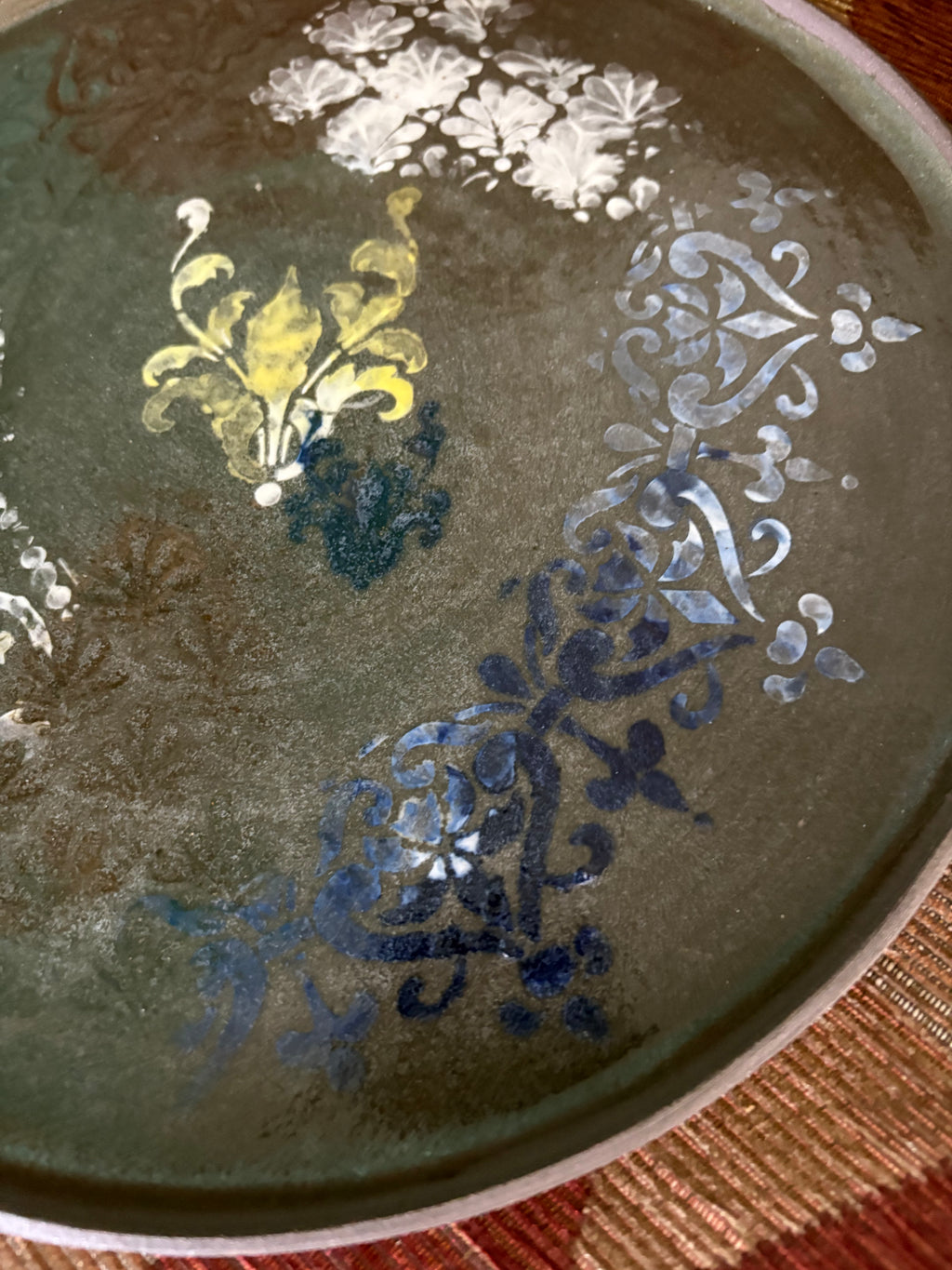 10.5" BARCELONA plate with damask motifs