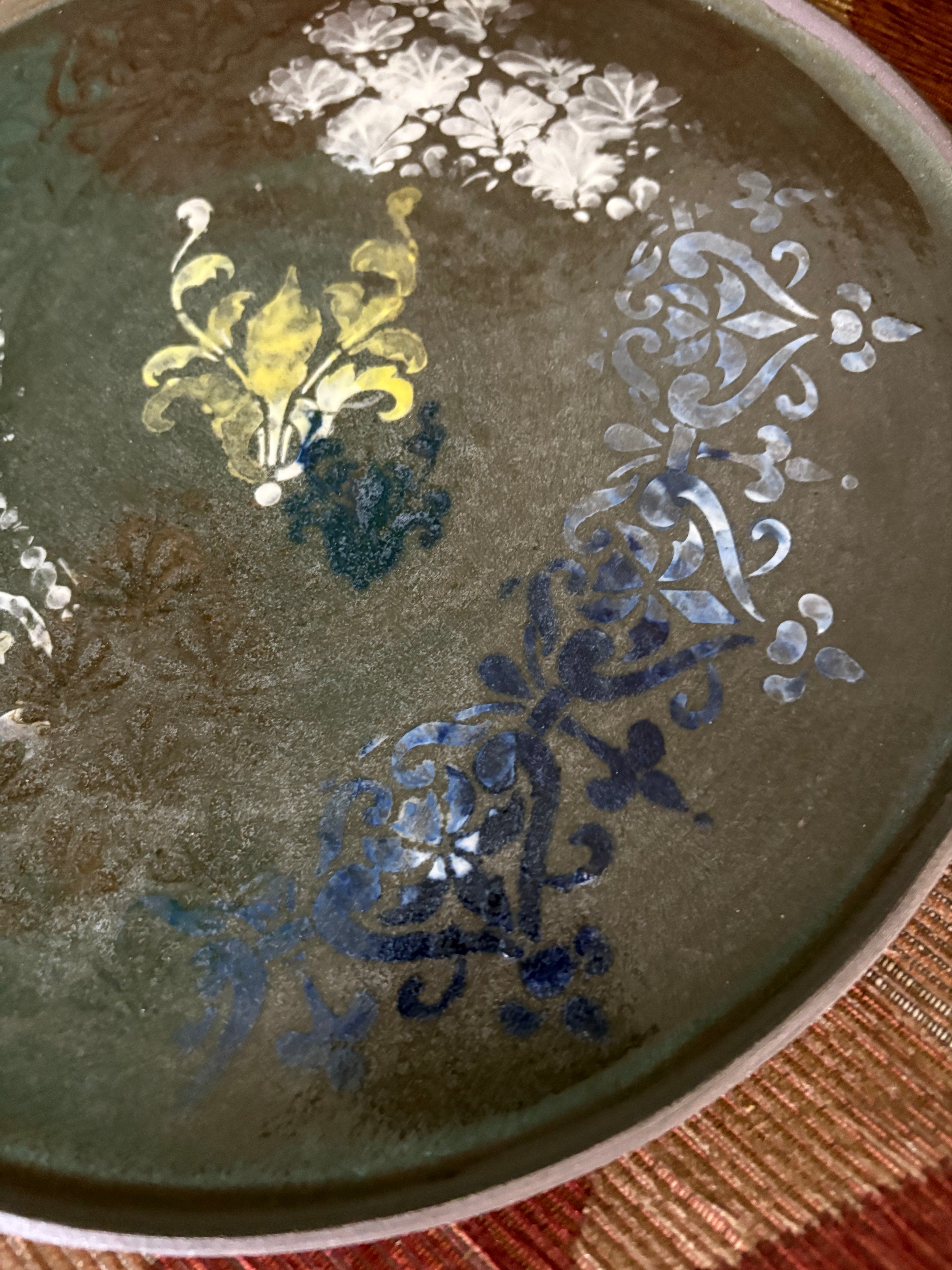 10.5" BARCELONA plate with damask motifs